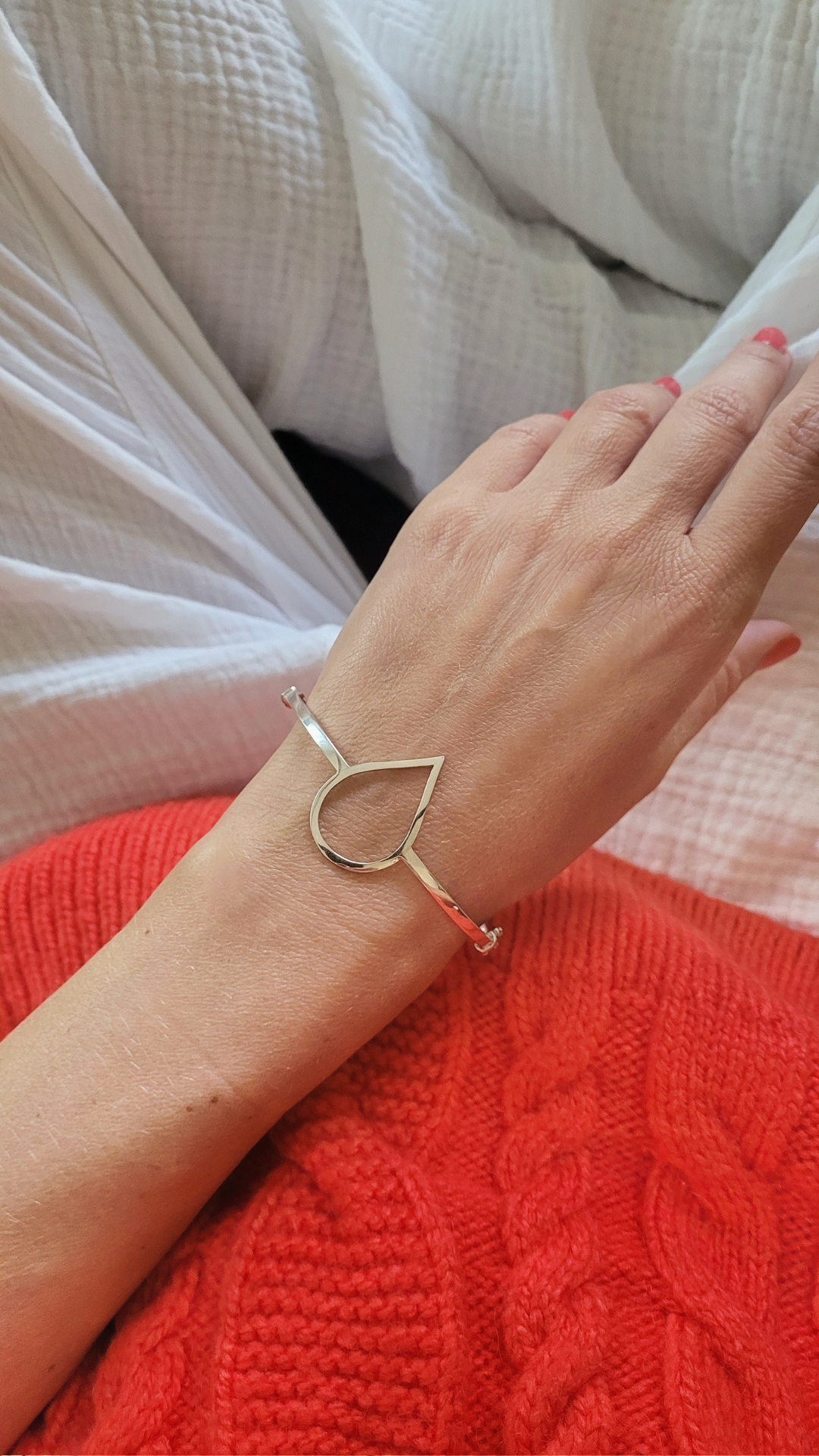 Álló csepp karperec